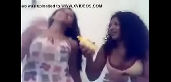  بنات متناكة بتهزر مع بعض و كلام يهيج - سكس عربي